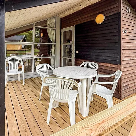 2 Bedroom Amazing In Semesterbostad *